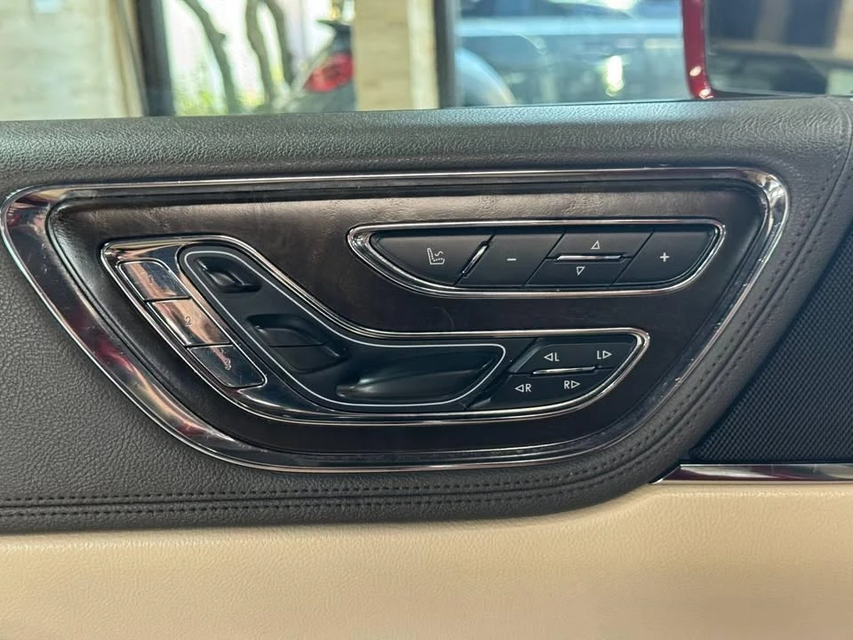 2017 Lincoln Continental 10th Gen - Image 18 of 20