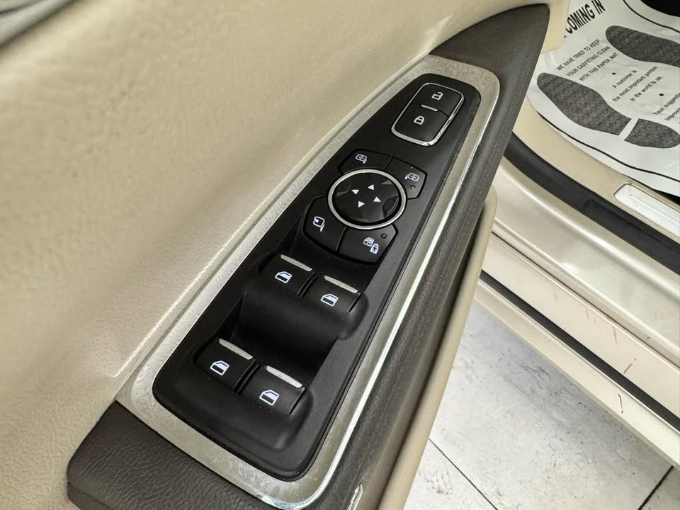2017 Lincoln Continental 10th Gen - Image 14 of 20