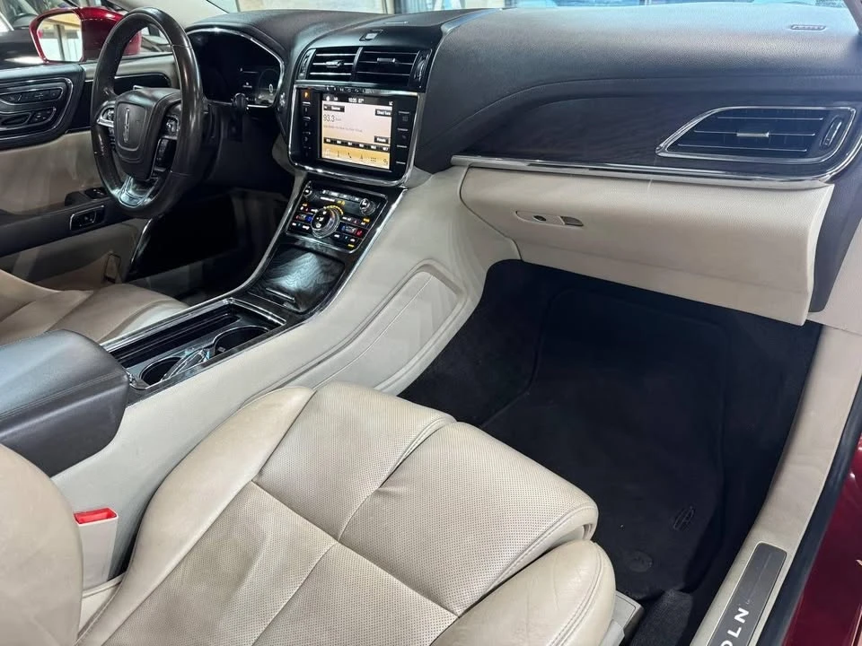 2017 Lincoln Continental 10th Gen - Image 9 of 20