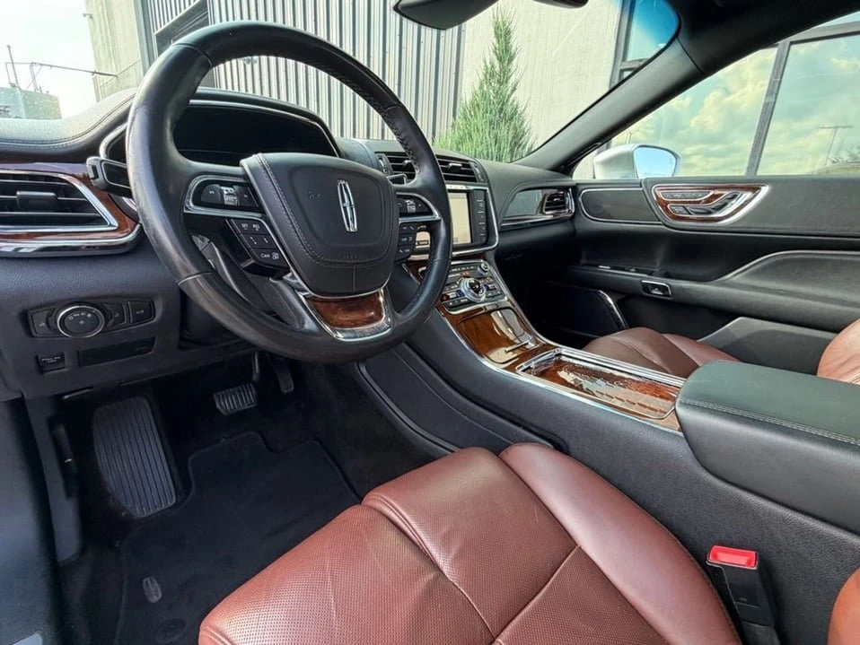 2017 Lincoln Continental 10th Gen - Image 7 of 10