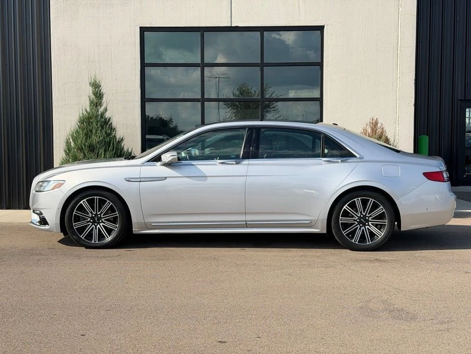 2017 Lincoln Continental 10th Gen - Image 2 of 10