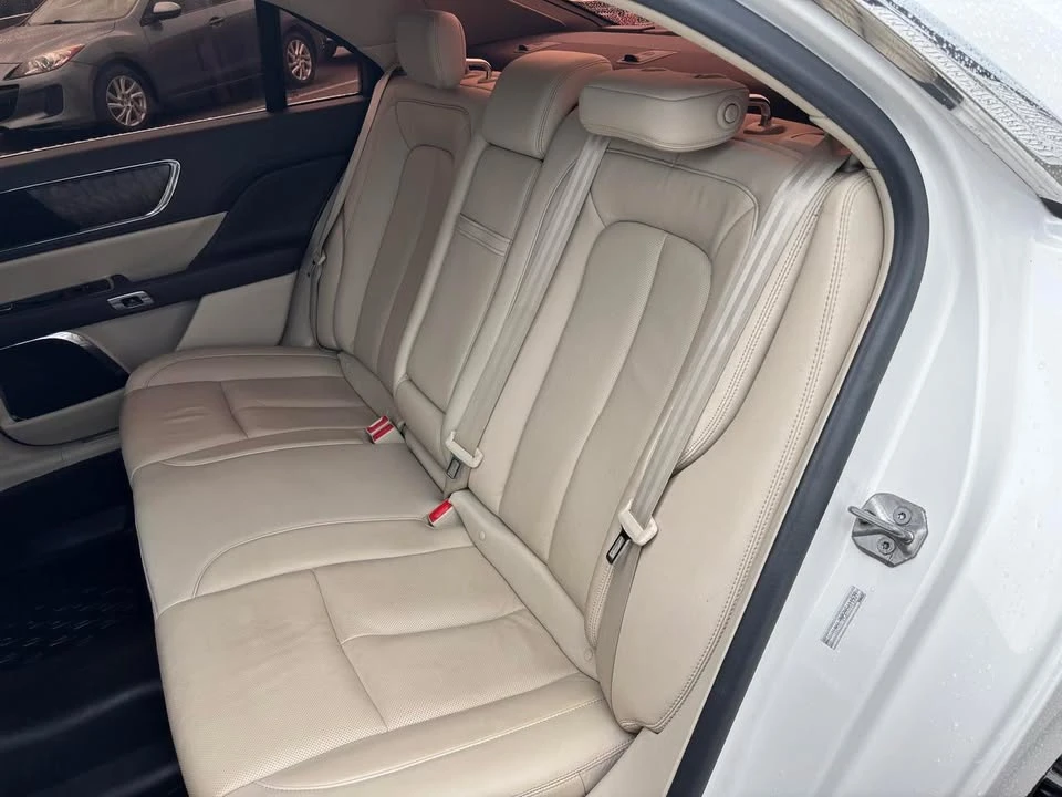 2017 Lincoln Continental 10th Gen - Image 10 of 20