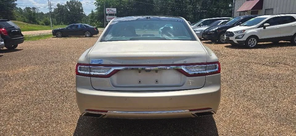 2017 Lincoln Continental 10th Gen - Image 4 of 11