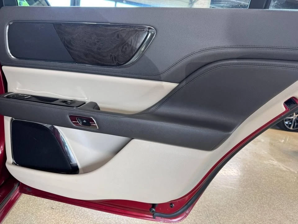 2017 Lincoln Continental 10th Gen - Image 12 of 20