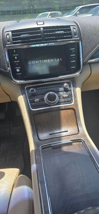 2017 Lincoln Continental 10th Gen - Image 9 of 11