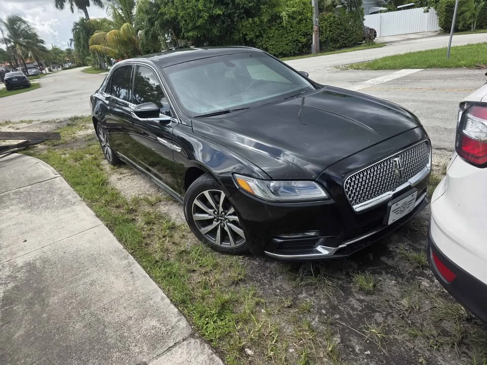 2017 Lincoln Continental 10th Gen - Image 2 of 8