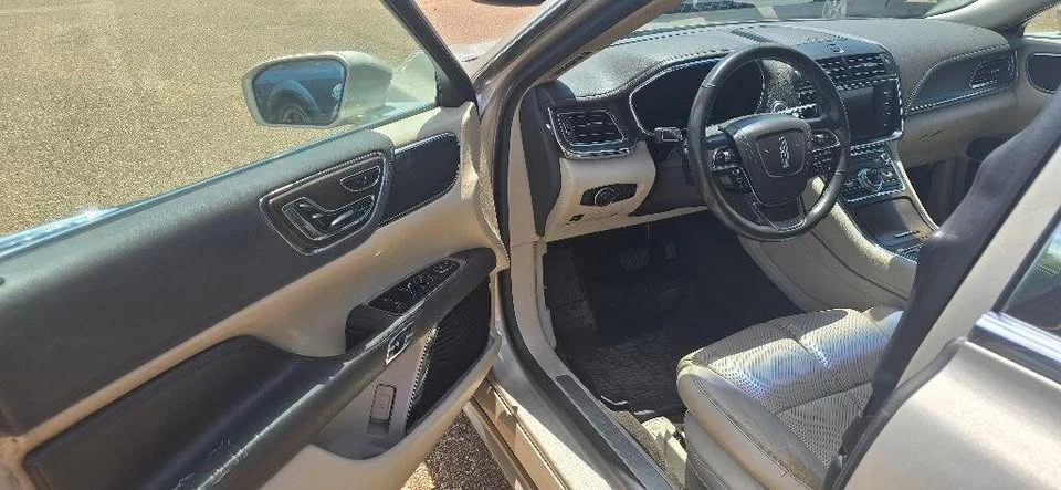 2017 Lincoln Continental 10th Gen - Image 8 of 11