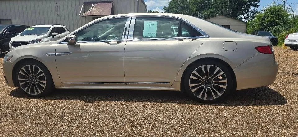 2017 Lincoln Continental 10th Gen - Image 5 of 11