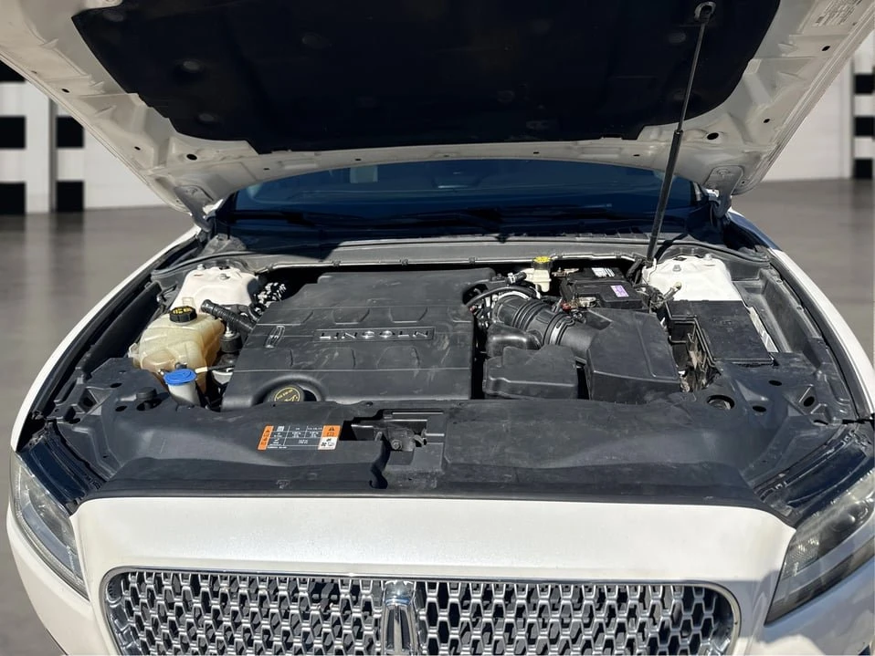 2017 Lincoln Continental 10th Gen - Image 11 of 20
