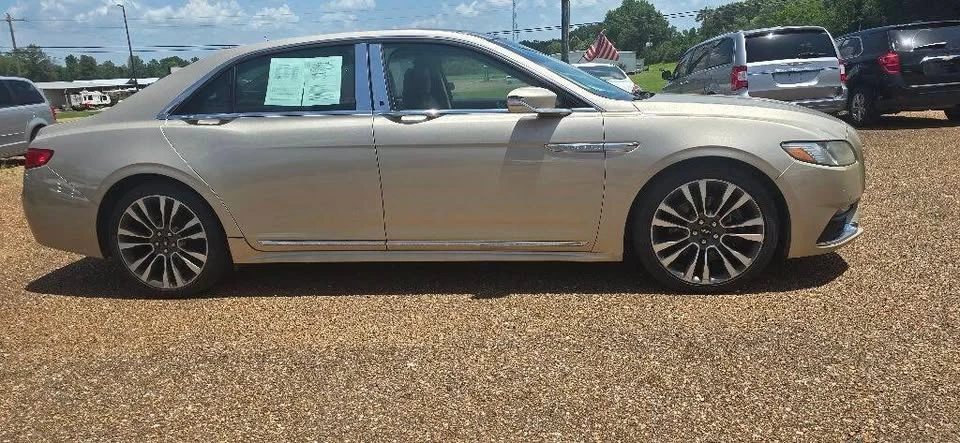 2017 Lincoln Continental 10th Gen - Image 2 of 11