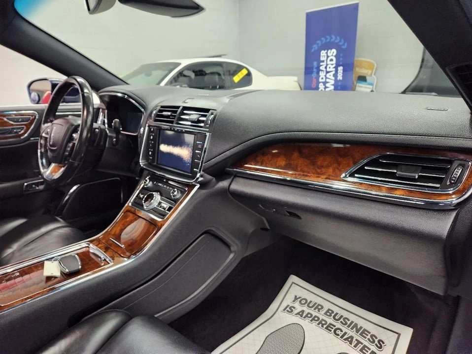 2017 Lincoln Continental 10th Gen - Image 9 of 20