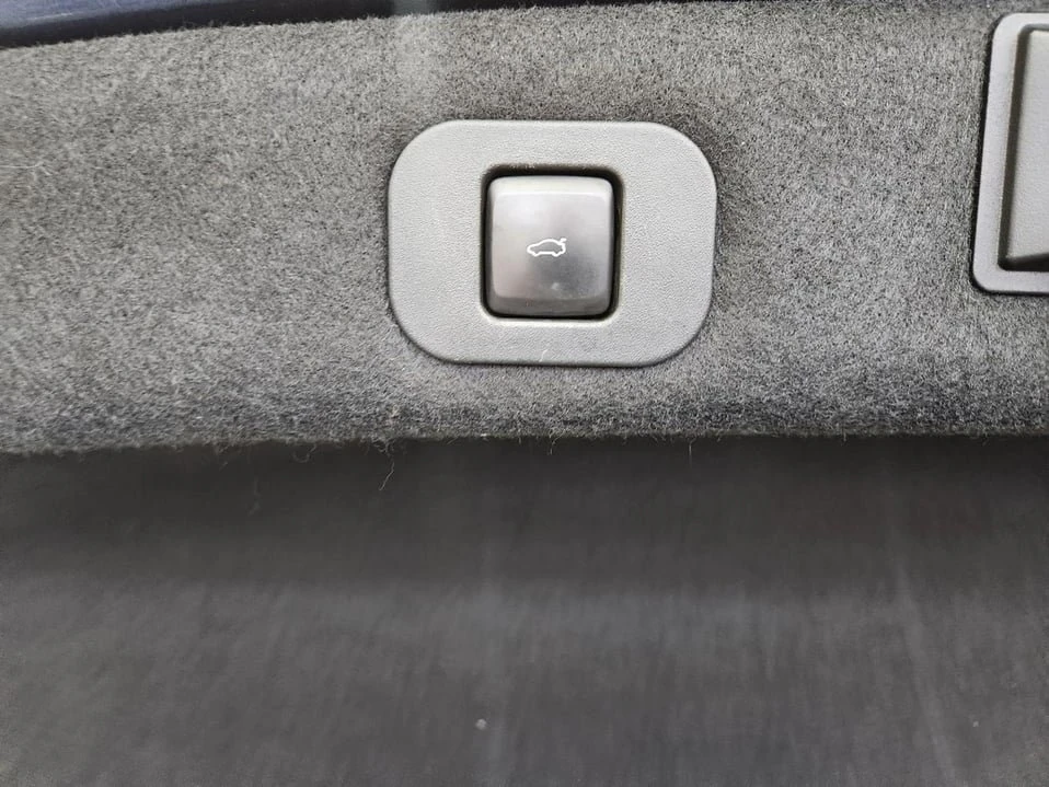 2017 Lincoln Continental 10th Gen - Image 18 of 20