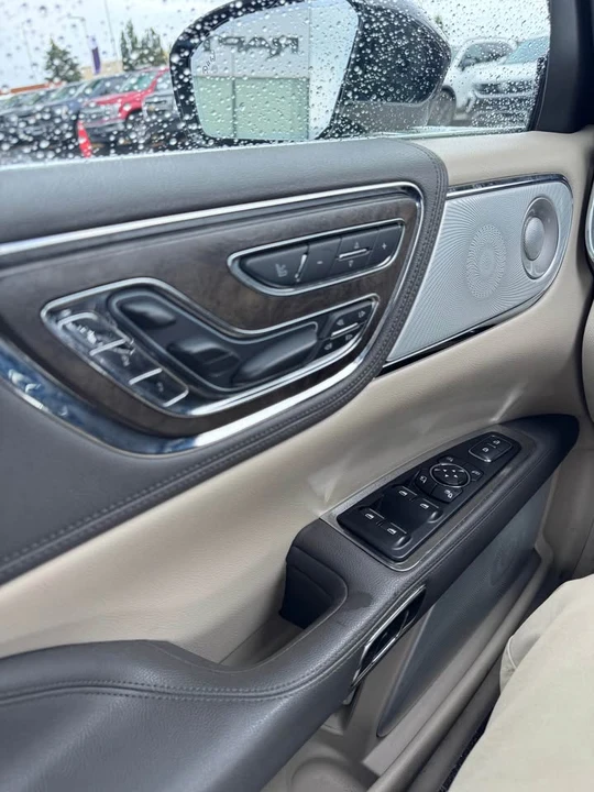 2017 Lincoln Continental 10th Gen - Image 6 of 11