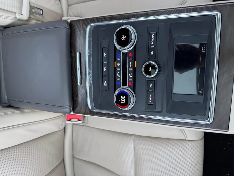 2017 Lincoln Continental 10th Gen - Image 9 of 11
