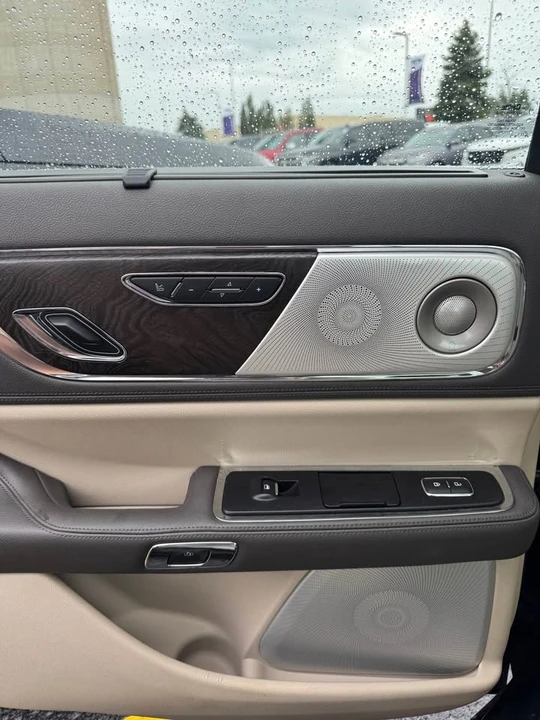 2017 Lincoln Continental 10th Gen - Image 11 of 11