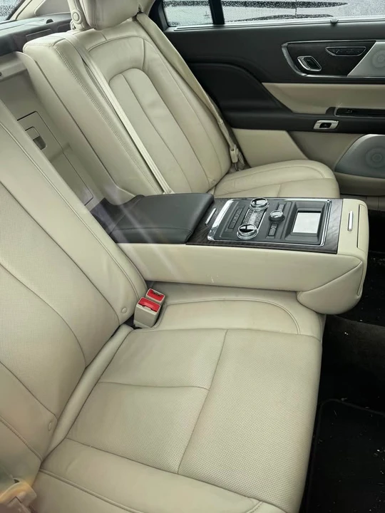2017 Lincoln Continental 10th Gen - Image 7 of 11