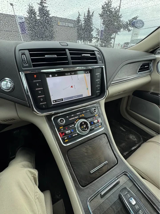 2017 Lincoln Continental 10th Gen - Image 10 of 11
