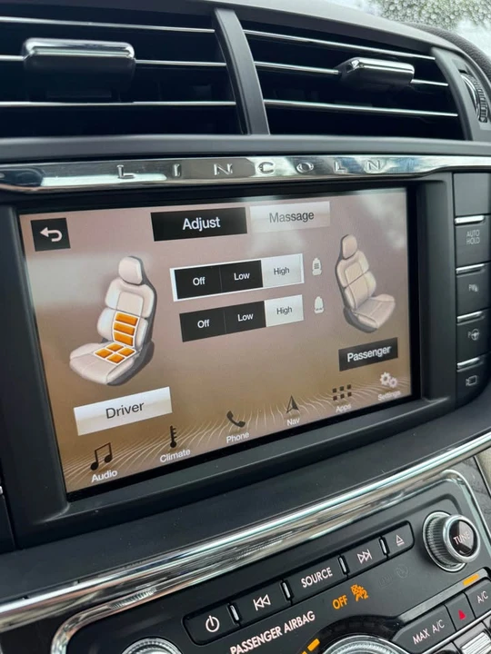 2017 Lincoln Continental 10th Gen - Image 8 of 11