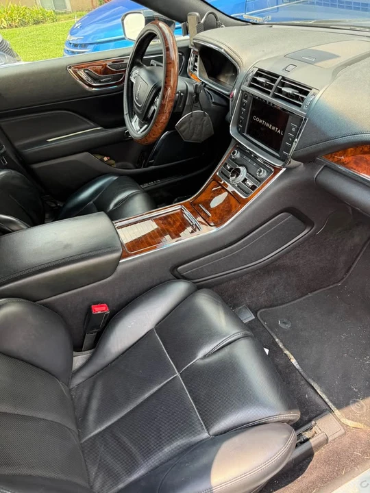 2017 Lincoln Continental 10th Gen - Image 7 of 8