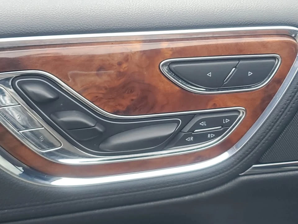 2017 Lincoln Continental 10th Gen - Image 14 of 17