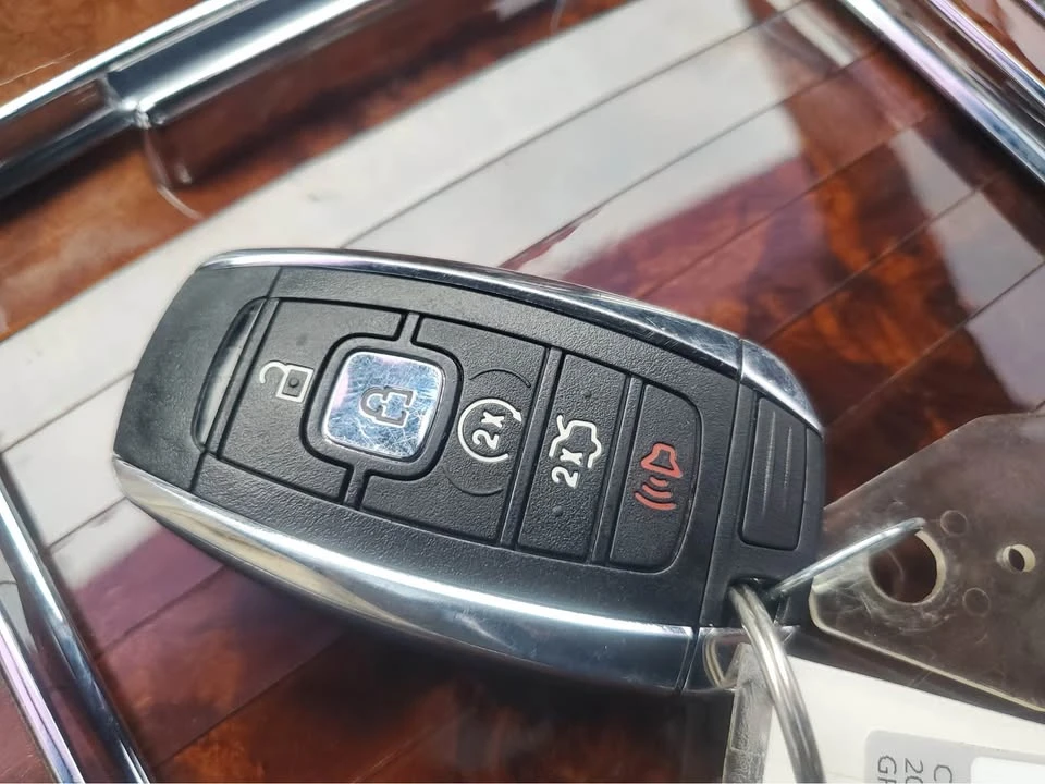 2017 Lincoln Continental 10th Gen - Image 17 of 17
