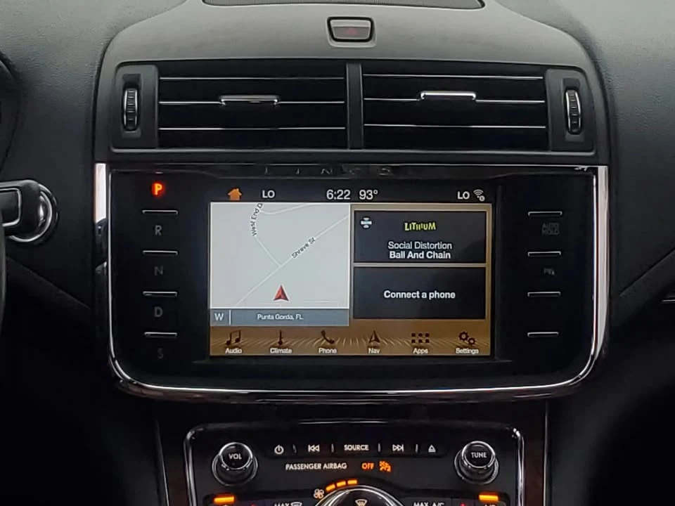2017 Lincoln Continental 10th Gen - Image 13 of 17