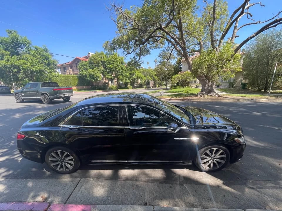 2017 Lincoln Continental 10th Gen - Image 2 of 8