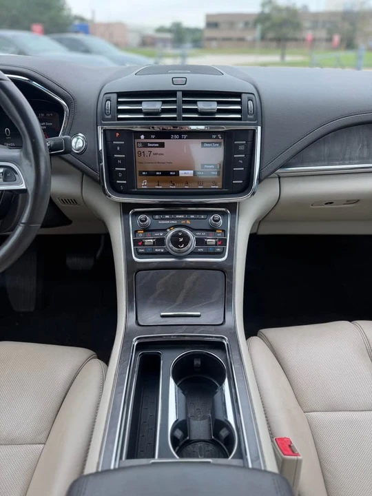 2017 Lincoln Continental 10th Gen - Image 10 of 15