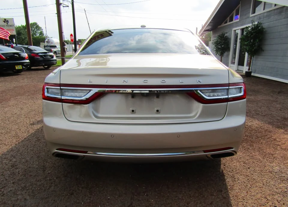 2017 Lincoln Continental 10th Gen - Image 4 of 20
