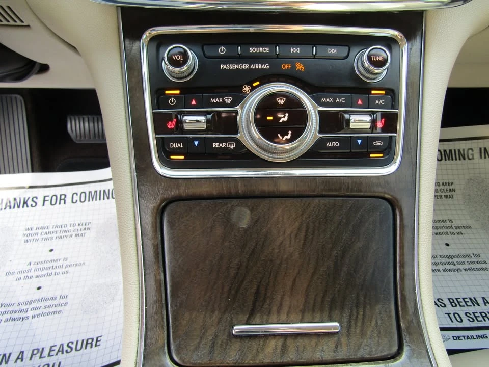 2017 Lincoln Continental 10th Gen - Image 16 of 20