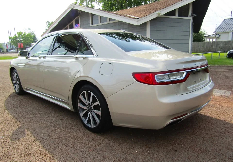 2017 Lincoln Continental 10th Gen - Image 3 of 20