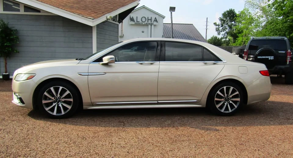 2017 Lincoln Continental 10th Gen - Image 2 of 20
