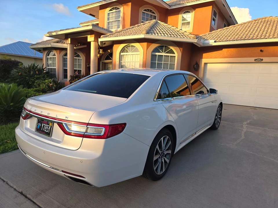 2017 Lincoln Continental 10th Gen - Image 2 of 11