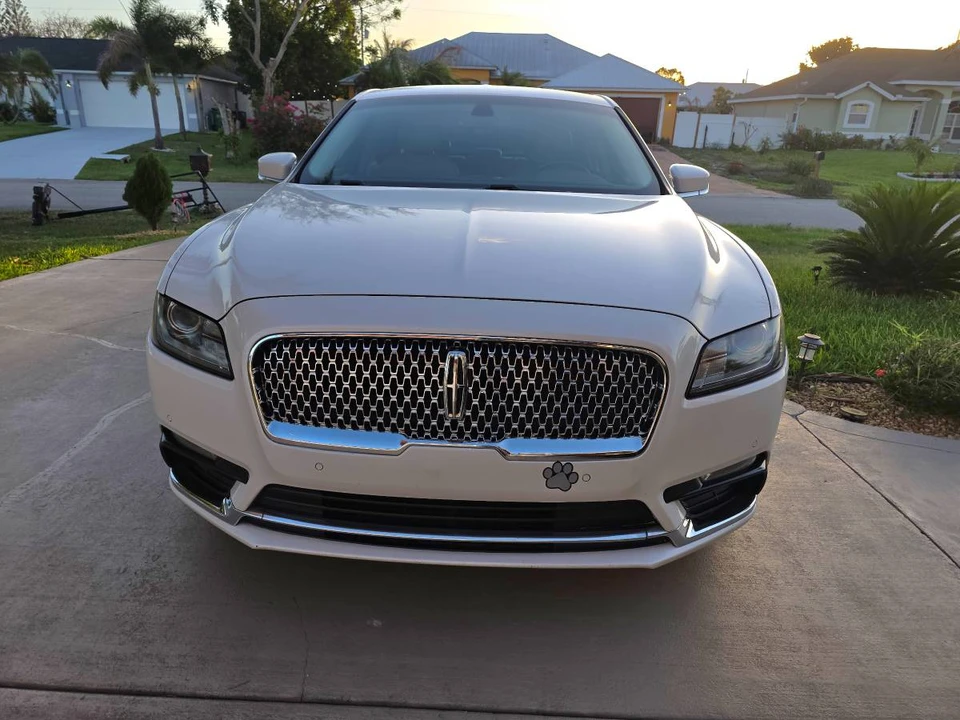 2017 Lincoln Continental 10th Gen - Image 4 of 11