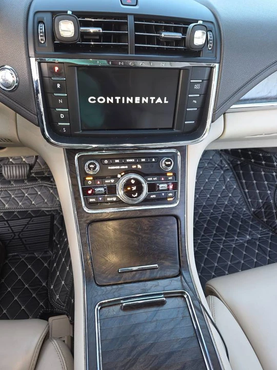 2017 Lincoln Continental 10th Gen - Image 8 of 11