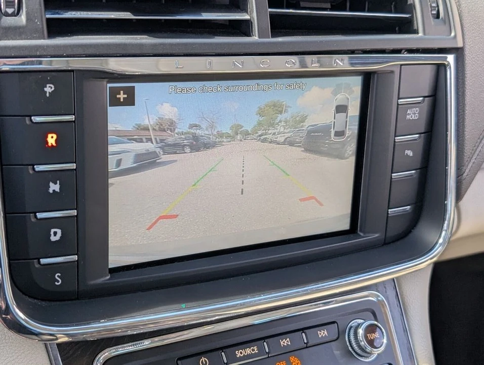 2017 Lincoln Continental 10th Gen - Image 20 of 21
