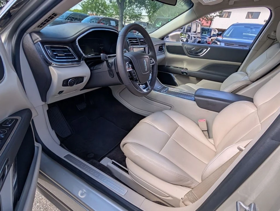 2017 Lincoln Continental 10th Gen - Image 11 of 21