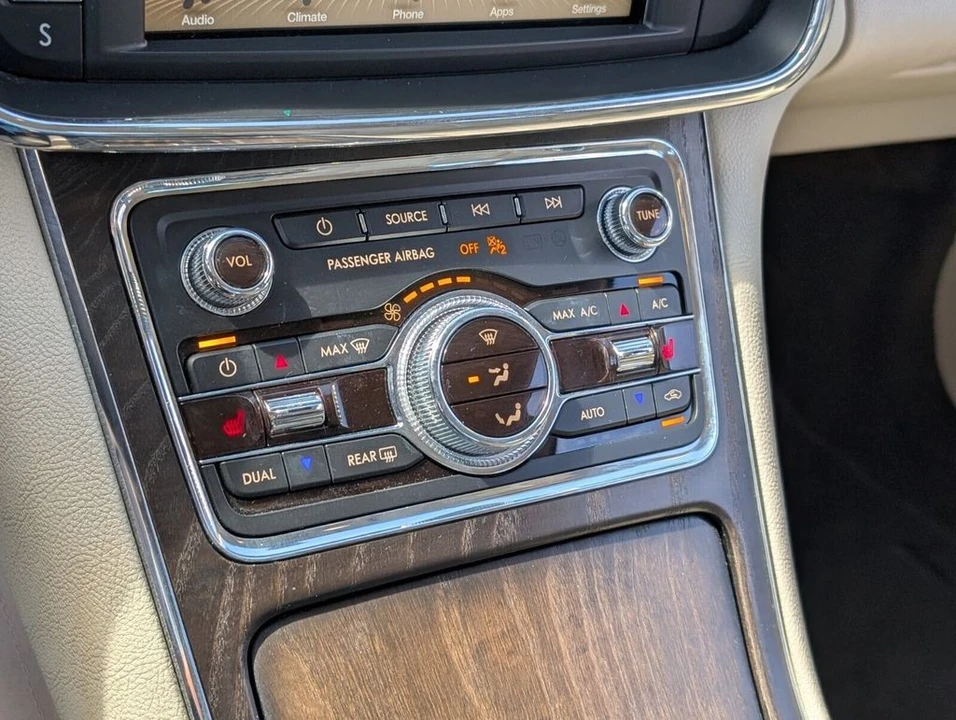 2017 Lincoln Continental 10th Gen - Image 19 of 21