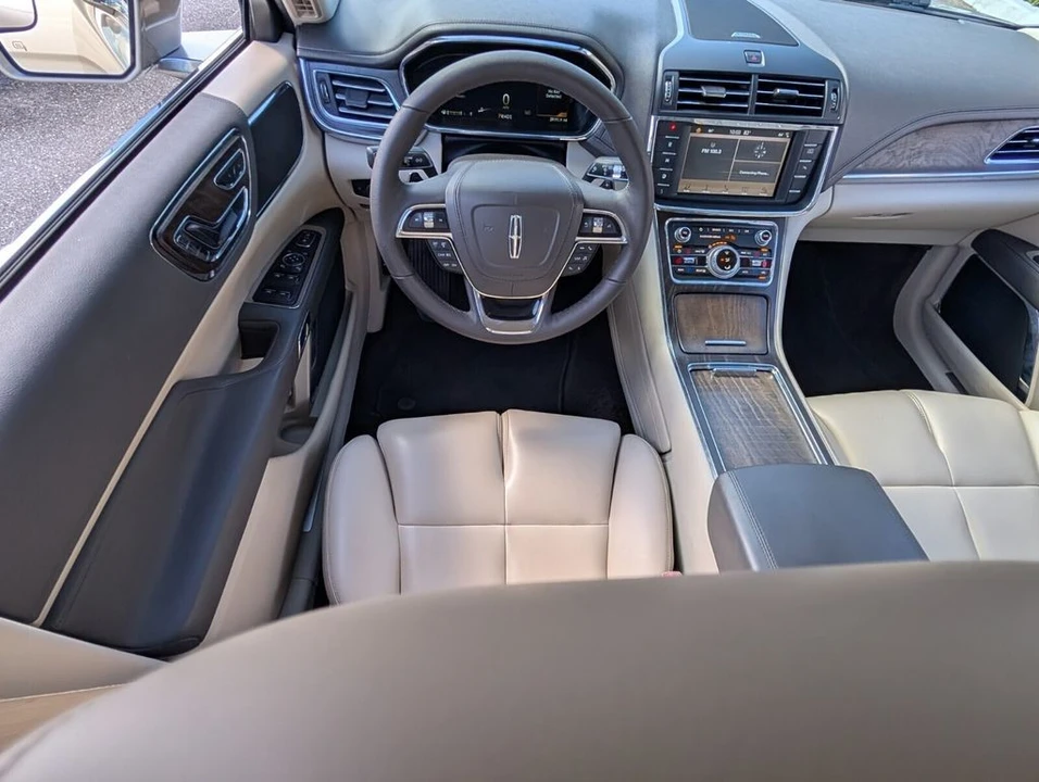 2017 Lincoln Continental 10th Gen - Image 13 of 21