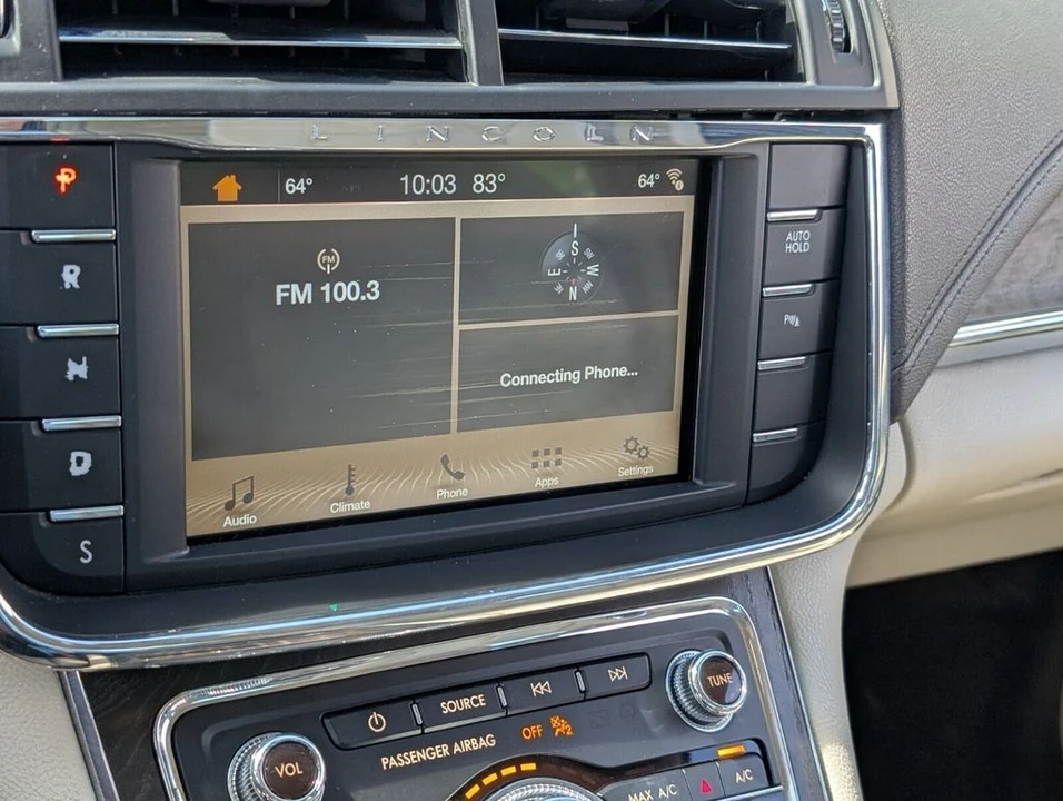 2017 Lincoln Continental 10th Gen - Image 18 of 21
