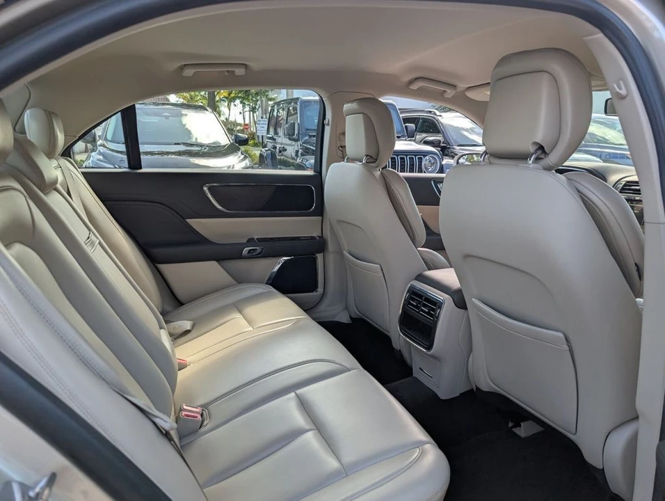 2017 Lincoln Continental 10th Gen - Image 14 of 21