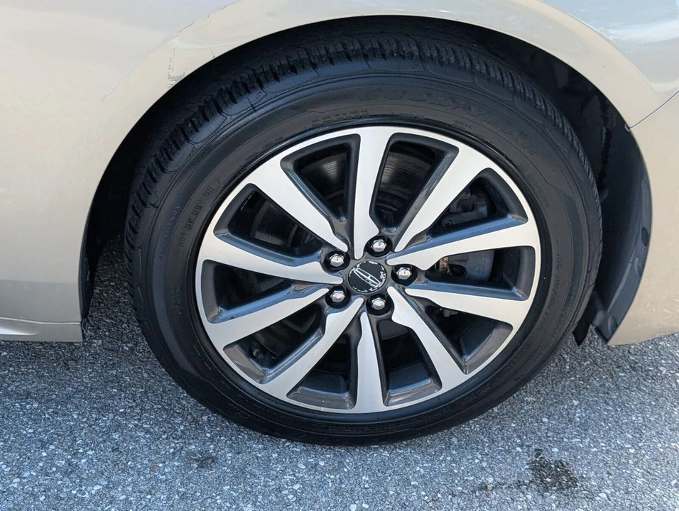 2017 Lincoln Continental 10th Gen - Image 17 of 21