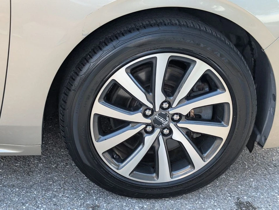 2017 Lincoln Continental 10th Gen - Image 9 of 21