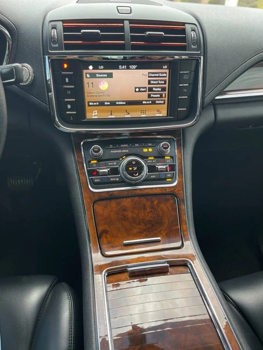 2017 Lincoln Continental 10th Gen - Image 21 of 23