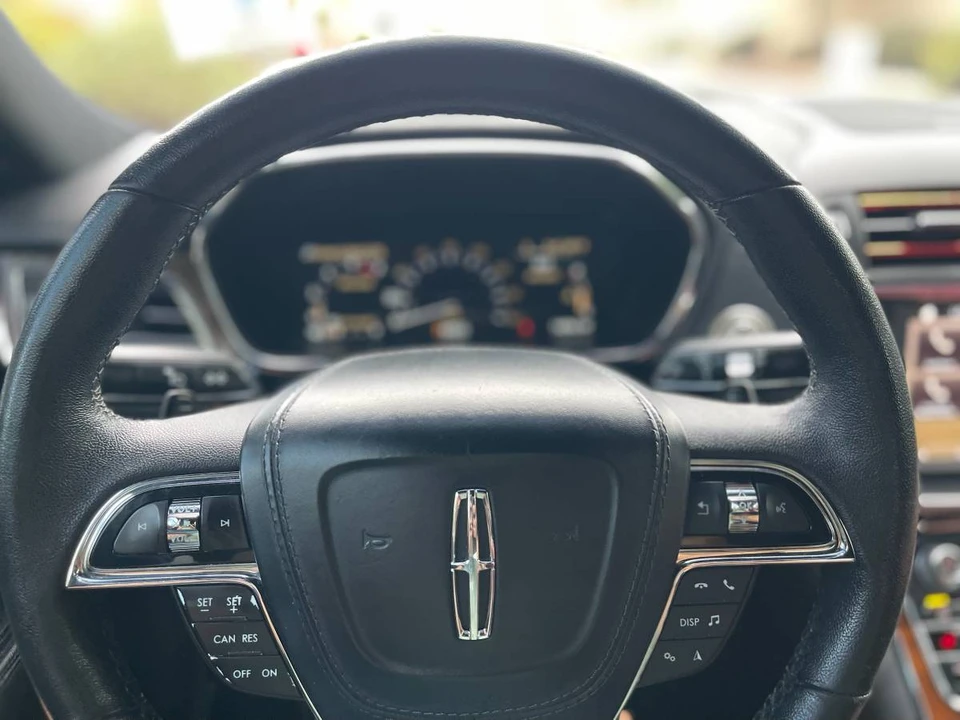 2017 Lincoln Continental 10th Gen - Image 18 of 23