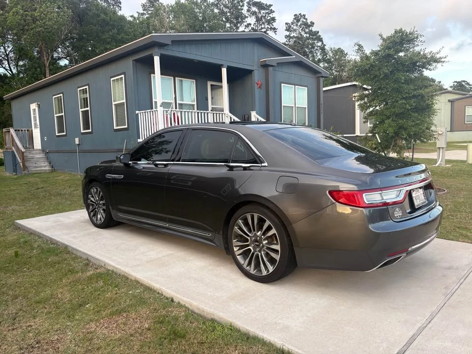 2017 Lincoln Continental 10th Gen - Image 5 of 12