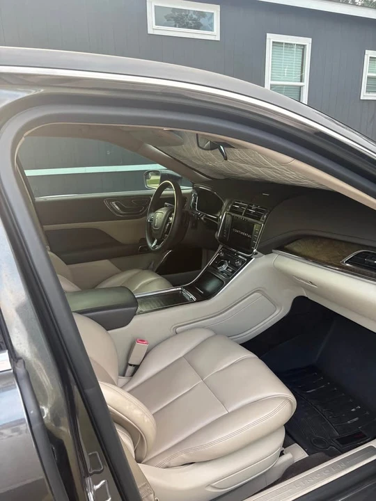 2017 Lincoln Continental 10th Gen - Image 8 of 12