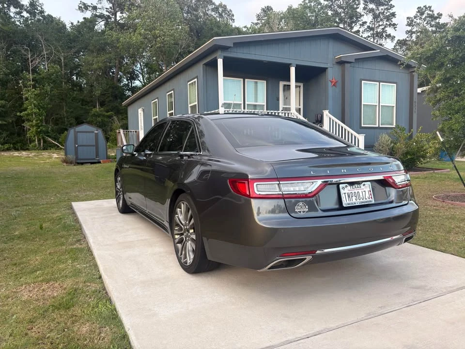 2017 Lincoln Continental 10th Gen - Image 4 of 12