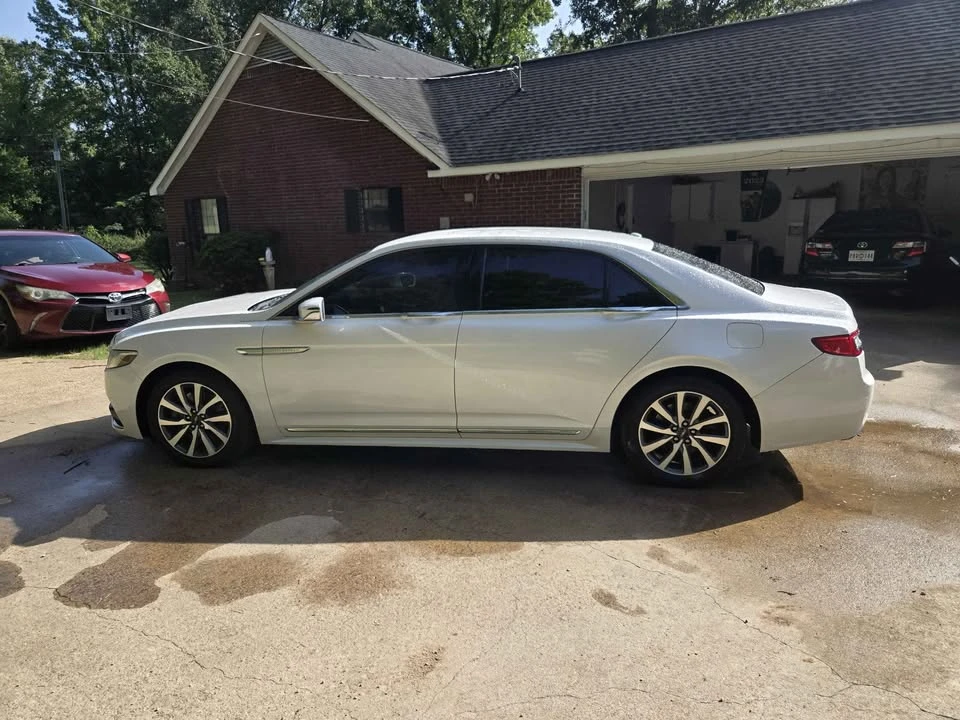 2017 Lincoln Continental 10th Gen - Image 5 of 10