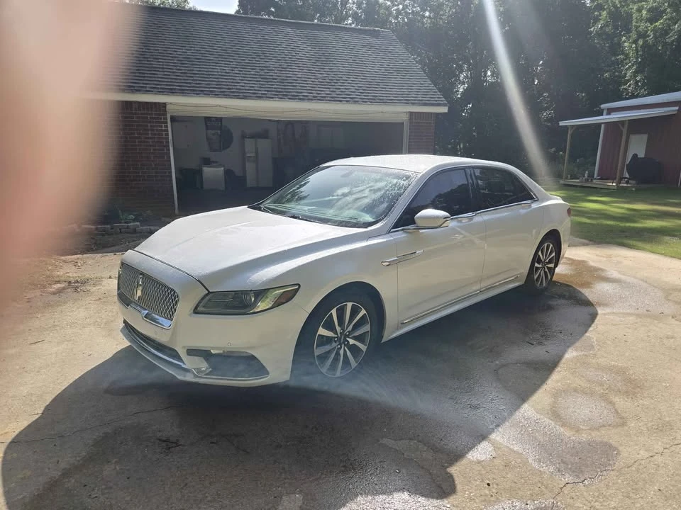 2017 Lincoln Continental 10th Gen - Image 4 of 10